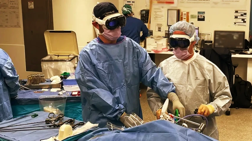 68863fe6321d5.apple-vr-surgery-horgan-hero-091624-1medium_large68863fe646764
